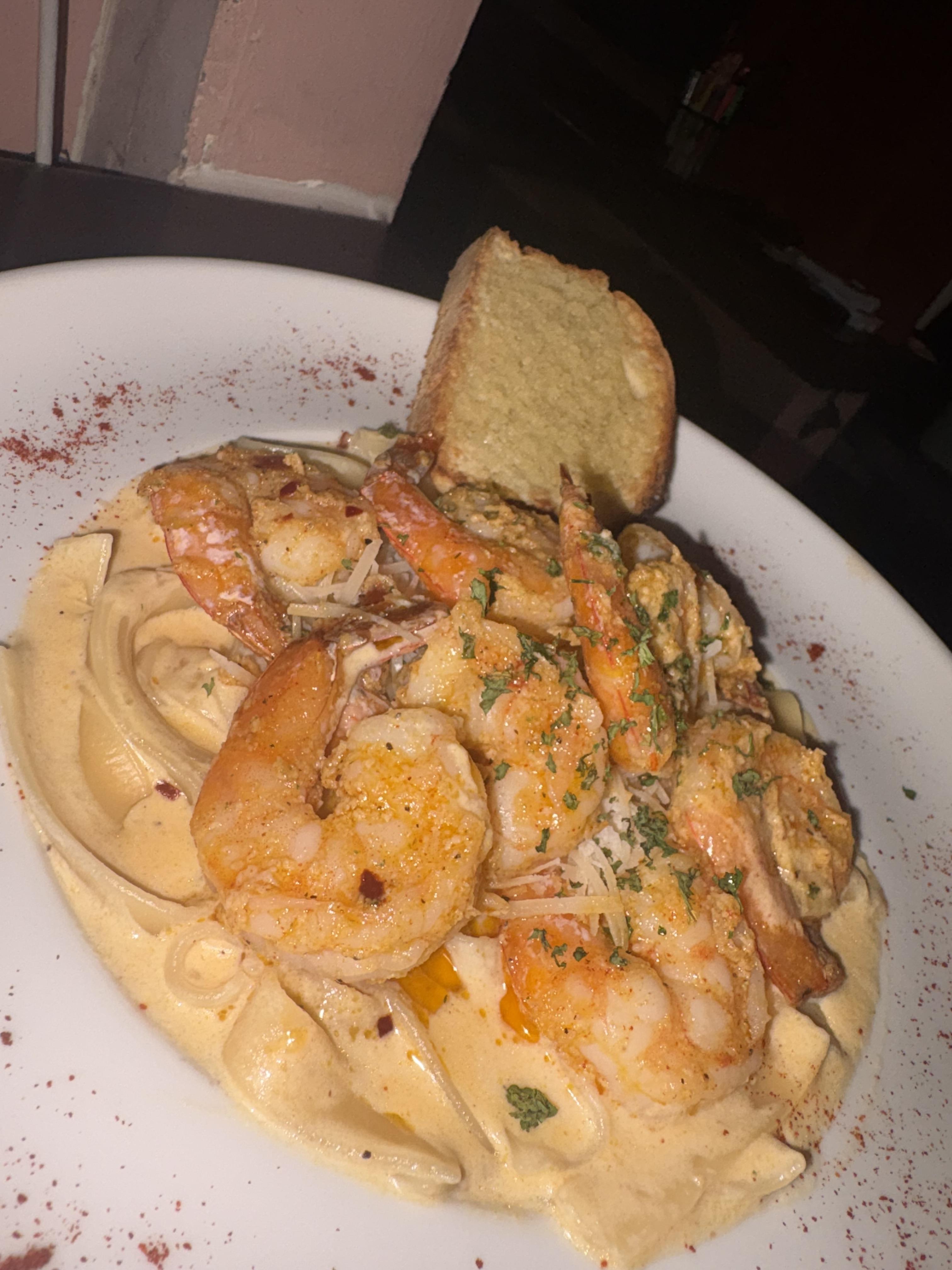 Pasta Diavola con Camarones