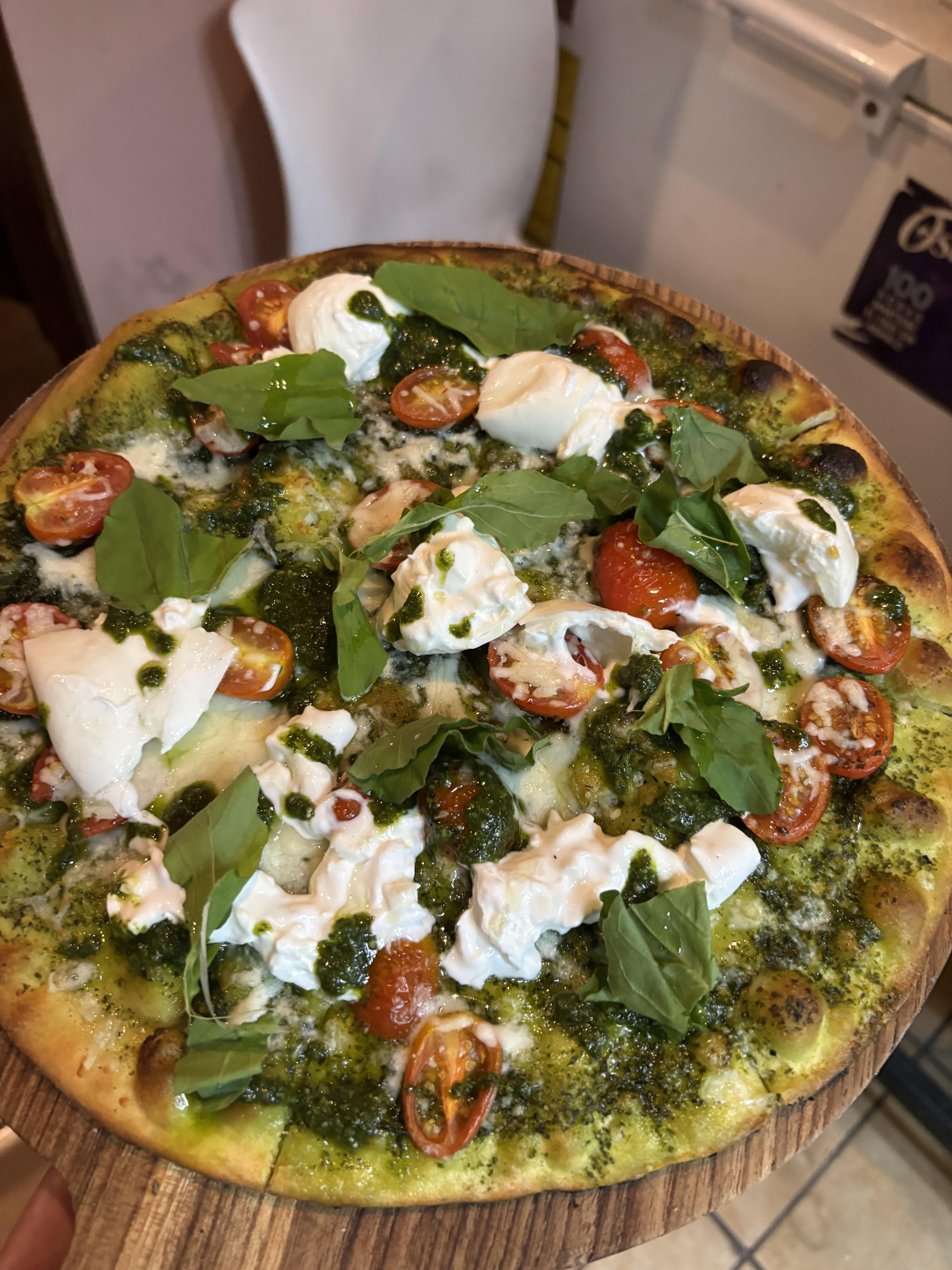 Pizza al Pesto & Burrata
